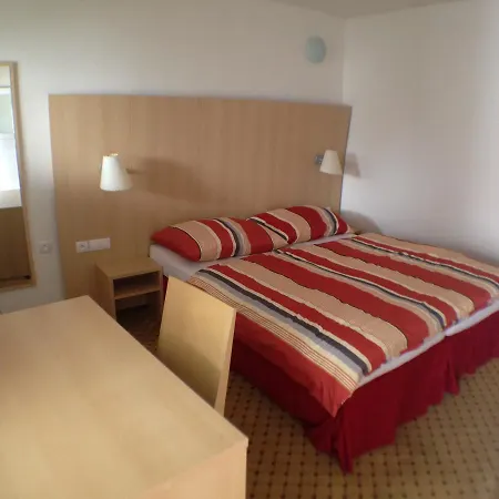 U Cerneho Orla Hotel Kostelec nad Černými Lesy
