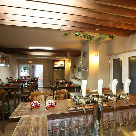 U Cerneho Orla Hotel Kostelec nad Černými Lesy